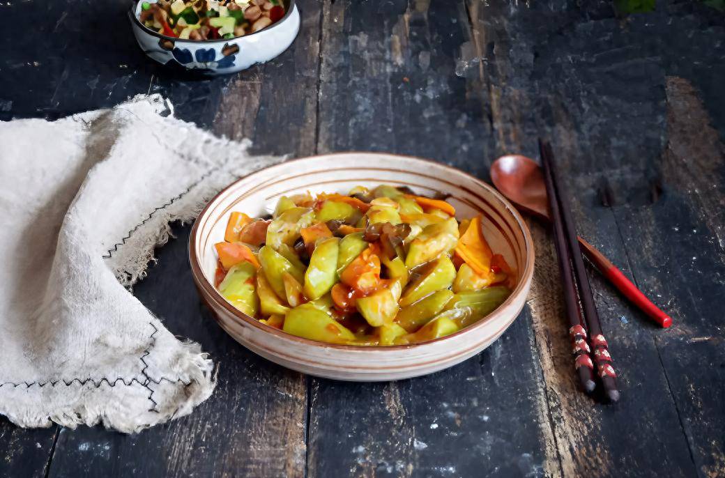 丝瓜别只会做汤了，多加一勺酱，鲜香滑嫩